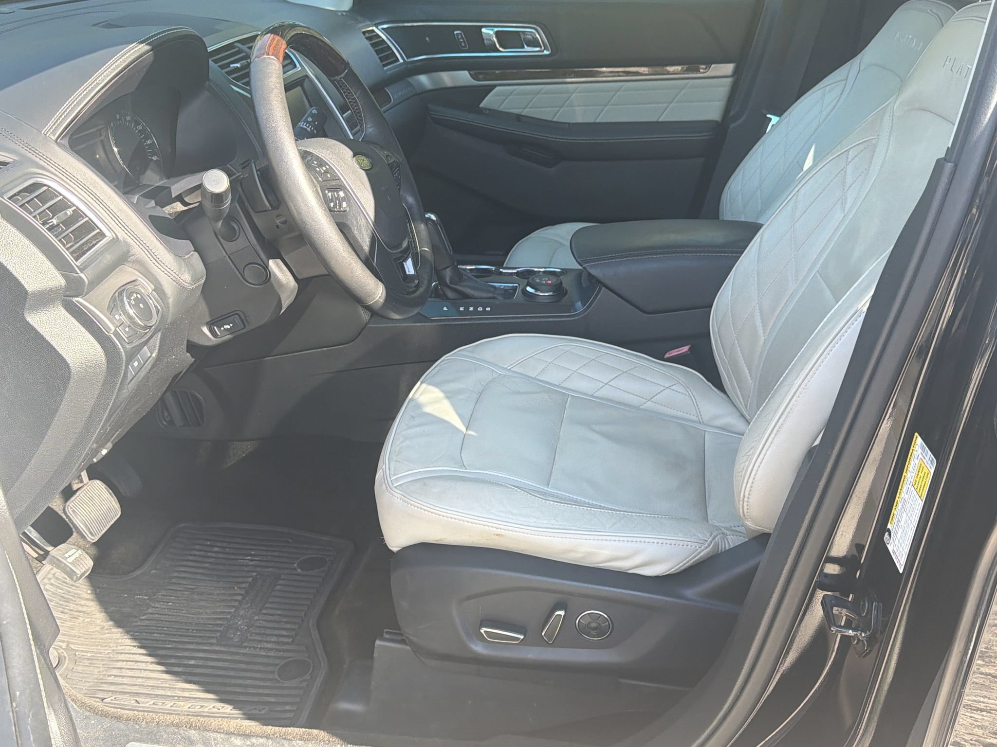 Used 2016 Ford Explorer Platinum AWD/4WD image 11