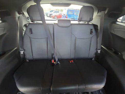 Used 2025 Toyota Sienna Limited image 12