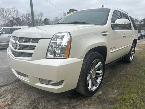 Used 2014 Cadillac Escalade Premium image 3