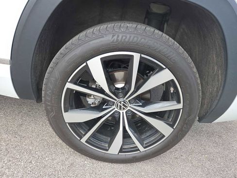 Used 2024 Volkswagen Atlas SEL Premium R-Line image 8