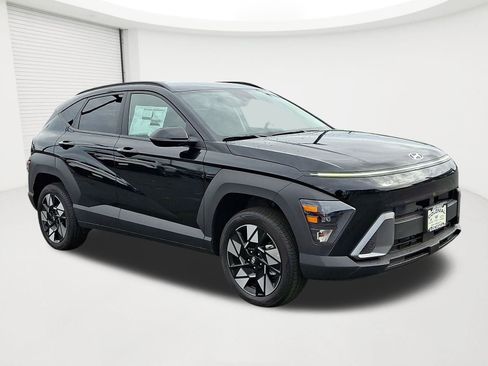 Used 2025 Hyundai Kona SEL image 3
