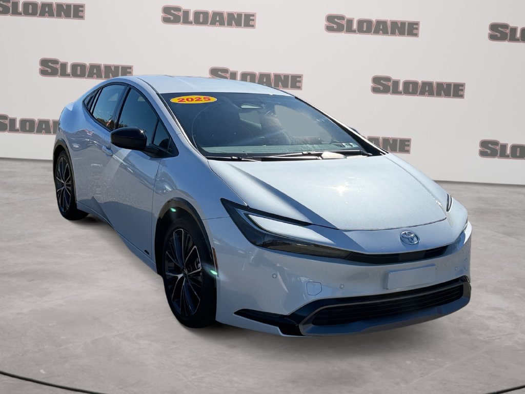 Used 2025 Toyota Prius XLE AWD/4WD image 7