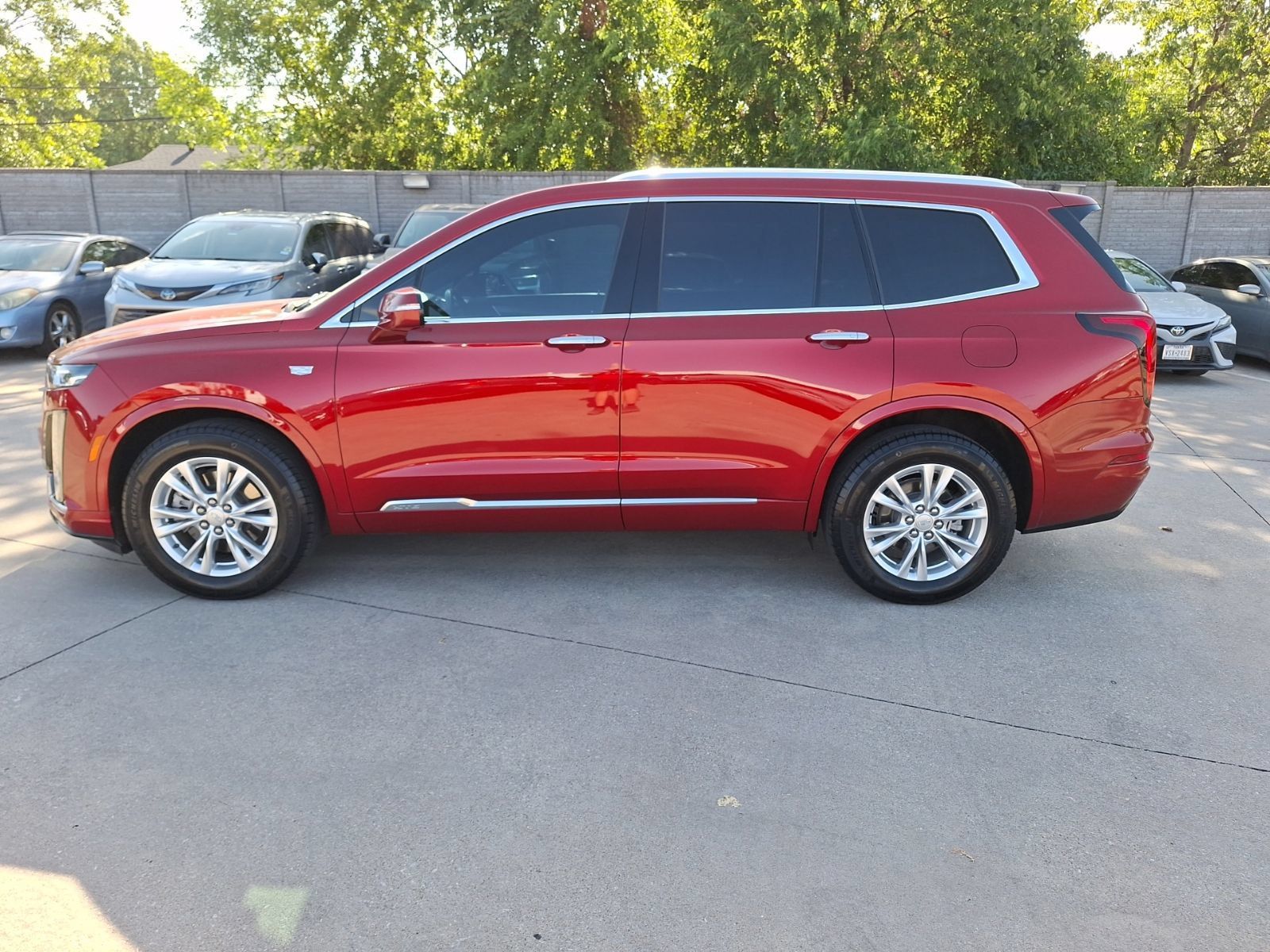 Used 2024 Cadillac XT6 Luxury FWD image 3