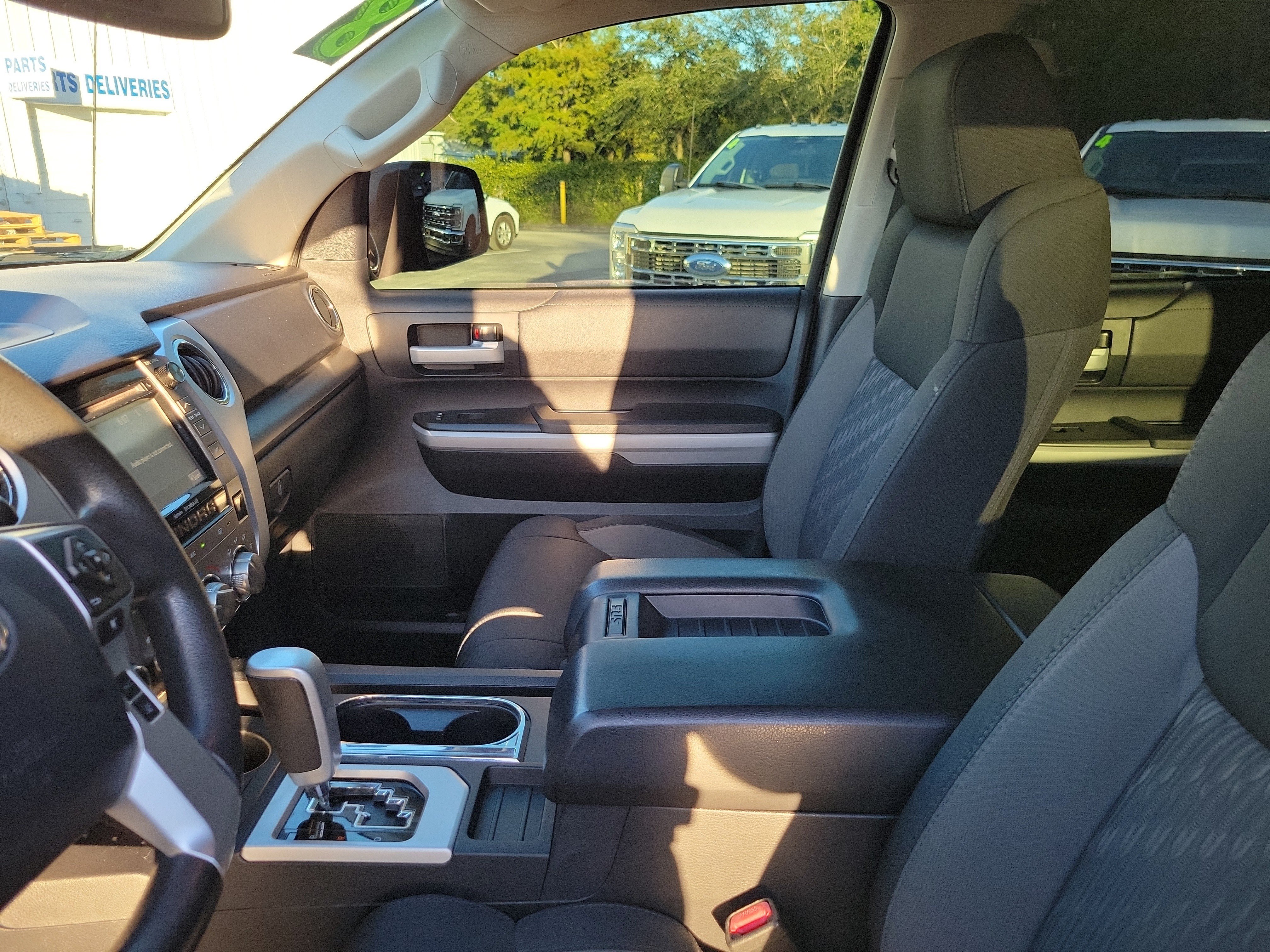Used 2018 Toyota Tundra SR5 w/ SR5 Upgrade Package AWD/4WD image 10