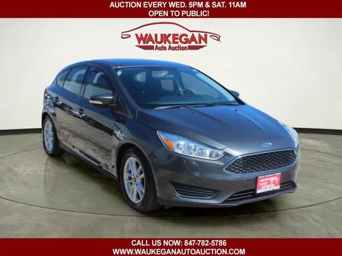 Used 2016 Ford Focus SE w/ SE Cold Weather Package image 2
