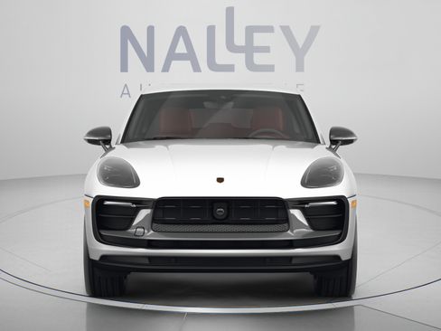 Used 2023 Porsche Macan AWD/4WD image 8