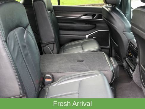 Used 2024 Jeep Wagoneer L Series II w/ Flexible Seating Group AWD/4WD image 19