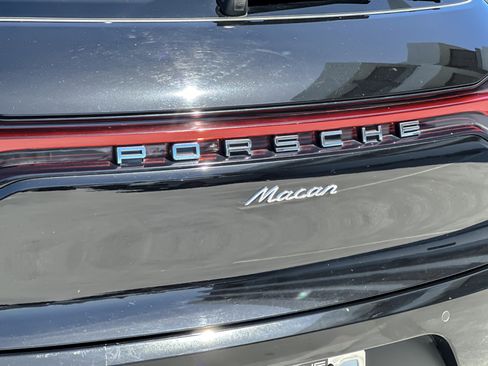 Certified 2021 Porsche Macan image 27
