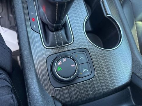 Used 2019 GMC Acadia SLT FWD image 15