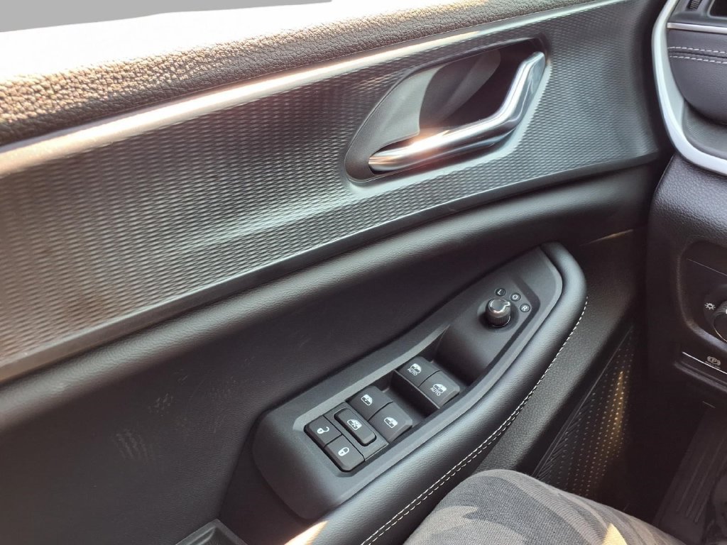 New 2027 Jeep Grand Cherokee Laredo X AWD/4WD image 17