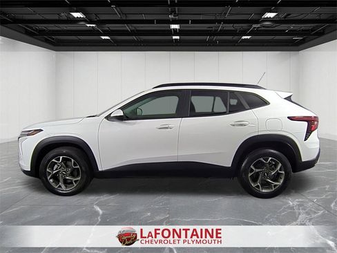 Certified 2025 Chevrolet Trax LT w/ Driver Confidence Package image 5