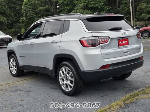 Used 2025 Jeep Compass Limited AWD/4WD image 3