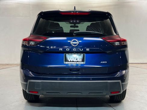 Used 2025 Nissan Rogue SV AWD/4WD image 4