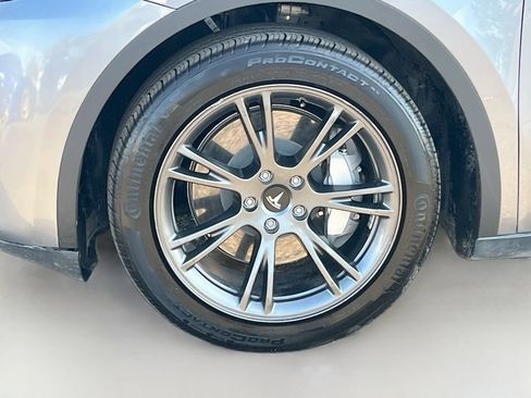 Used 2024 Tesla Model Y Long Range AWD/4WD image 31