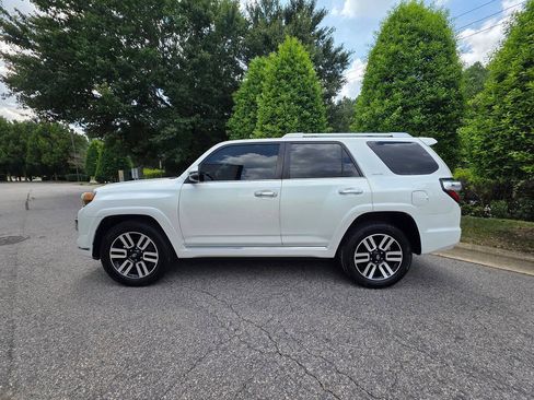 Used 2018 Toyota 4Runner Limited AWD/4WD image 2