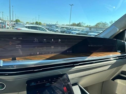 Used 2025 Cadillac Escalade Sport Platinum w/ LPO, ONYX Package image 43