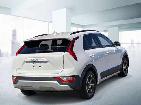 Used 2023 Kia Niro EX FWD image 4