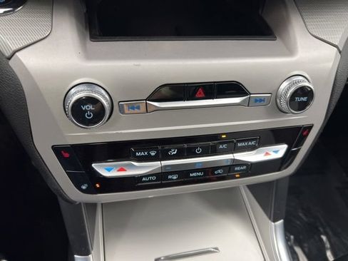 Used 2023 Ford Explorer XLT w/ Equipment Group 202A AWD/4WD image 20
