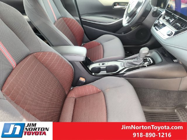 Used 2025 Toyota Corolla SE w/ SE Premium Package FWD image 15