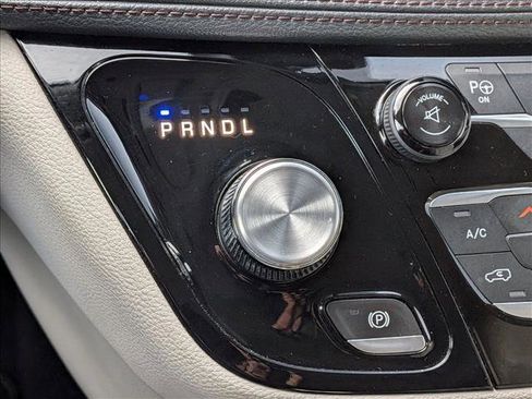 Used 2017 Chrysler Pacifica Limited w/ Advanced Safetytec Group image 12