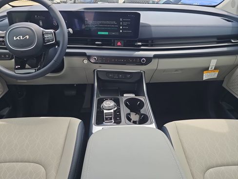 New 2026 Kia Carnival EX FWD image 15