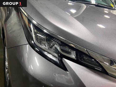 Certified 2021 Toyota Sienna XLE image 28