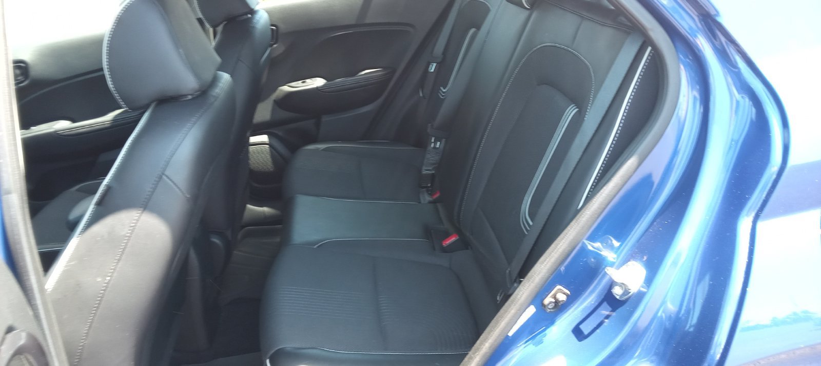 Used 2022 Hyundai Venue Limited FWD image 20