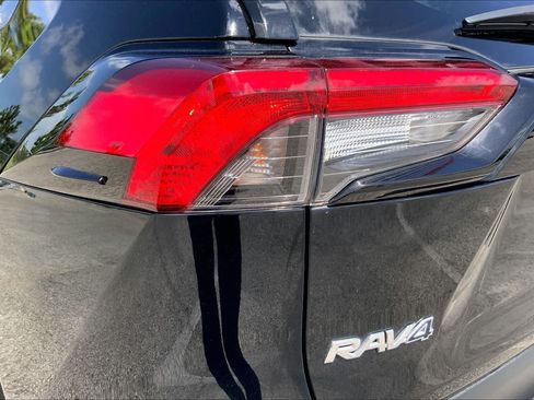 Used 2021 Toyota RAV4 XLE w/ XLE Grade Weather Package AWD/4WD image 28