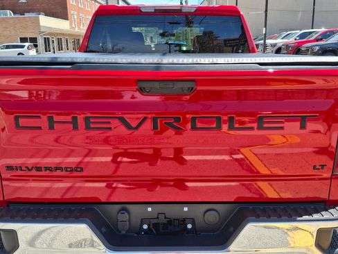 Used 2024 Chevrolet Silverado 1500 LT AWD/4WD image 5