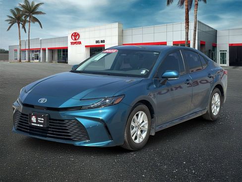 Used 2025 Toyota Camry LE image 6