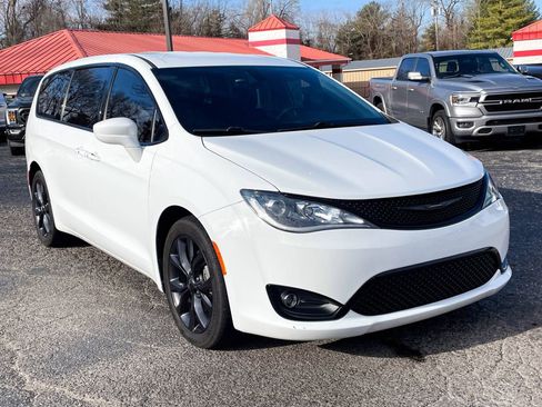 Used 2018 Chrysler Pacifica Touring Plus w/ S Appearance Package image 2