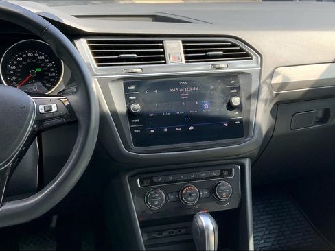Used 2018 Volkswagen Tiguan SE FWD image 7