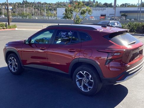 Used 2025 Chevrolet Trax LT w/ LT Convenience Package image 7