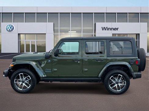 Used 2024 Jeep Wrangler Unlimited w/ Convenience Group AWD/4WD image 2