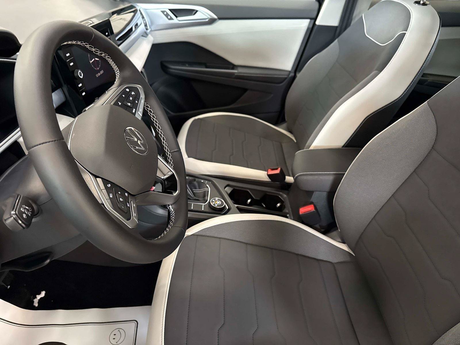 New 2026 Volkswagen Taos SE AWD/4WD image 21
