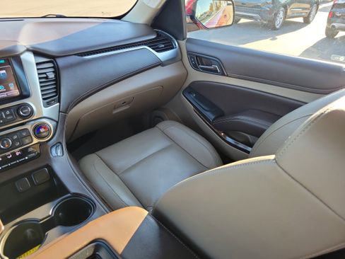 Used 2018 Chevrolet Suburban LT w/ Luxury Package image 17