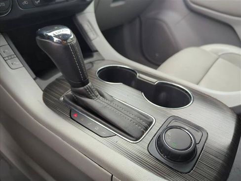 Used 2017 GMC Acadia SLT FWD image 16