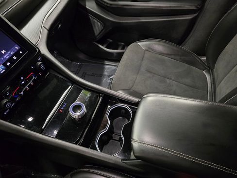 Used 2023 Jeep Grand Cherokee Altitude image 23