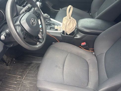 Used 2021 Toyota RAV4 LE FWD image 2