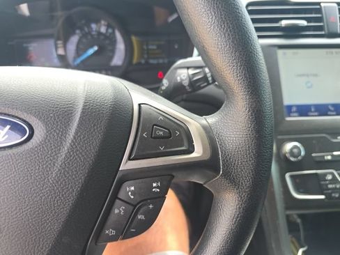 Used 2020 Ford Fusion SE FWD image 16
