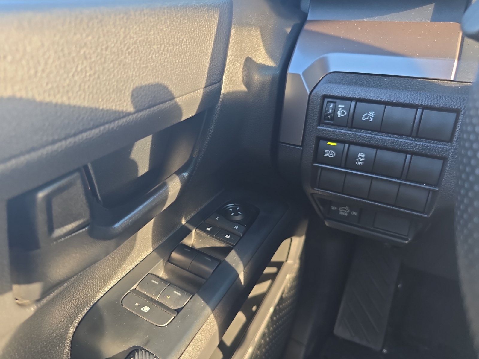 Certified 2024 Toyota Tacoma SR5 AWD/4WD image 17