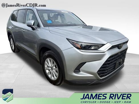 Used 2025 Toyota Grand Highlander AWD image 4