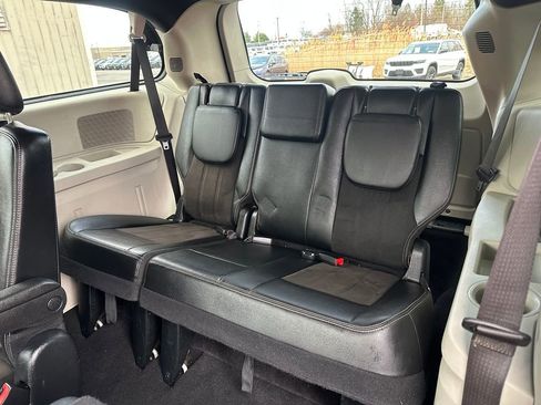 Certified 2019 Dodge Grand Caravan SXT FWD image 24