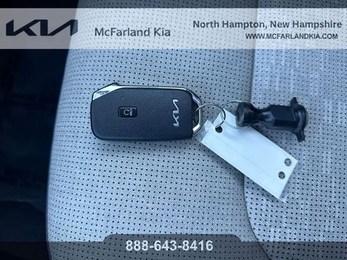 Used 2024 Kia Niro SX image 24