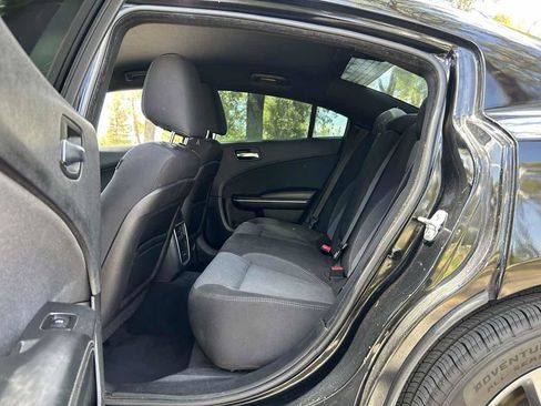 Used 2015 Dodge Charger SE w/ Sport Appearance Group image 16