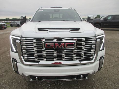 New 2026 GMC Sierra 2500 Denali w/ Denali Reserve Package AWD/4WD image 12