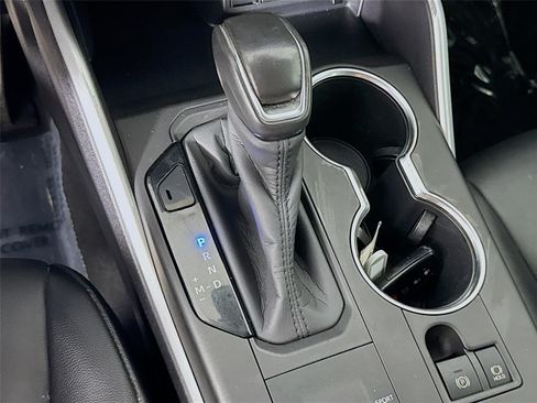 Used 2020 Toyota Highlander XLE FWD image 18