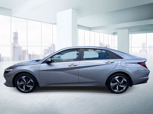 Used 2023 Hyundai Elantra SEL w/ Convenience Package FWD image 2