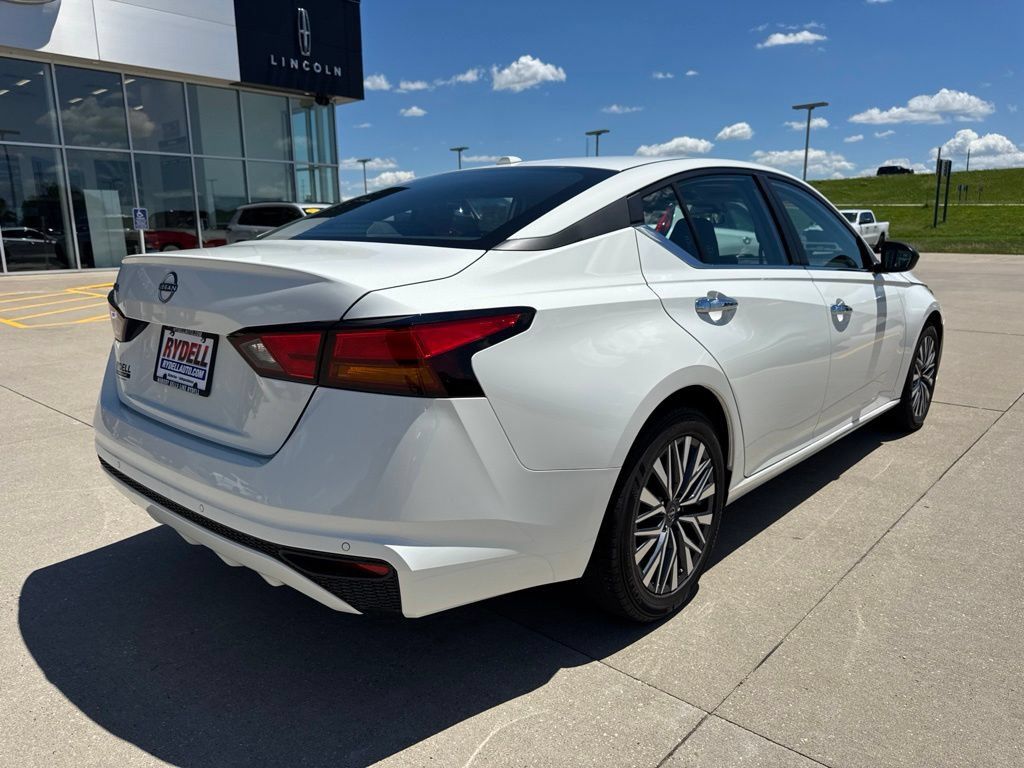 Used 2025 Nissan Altima 2.5 SV FWD image 28
