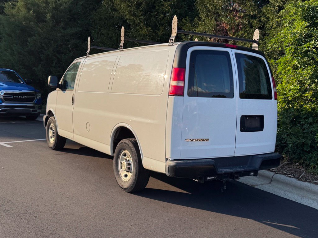 Used 2017 Chevrolet Express 2500 RWD image 5